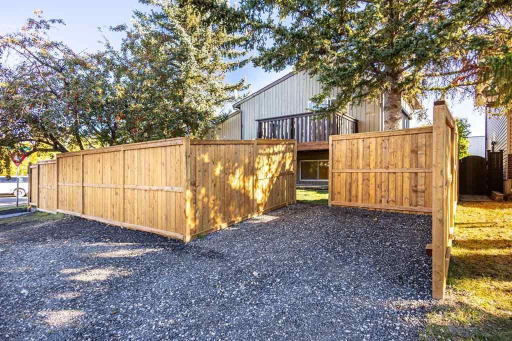 MLS® A2263972 - 4 Cedarwood Rise SW in Cedarbrae Calgary, Residential