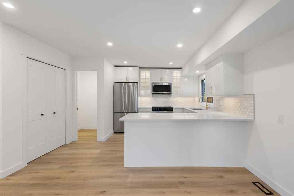 MLS® A2263972 - 4 Cedarwood Rise SW in Cedarbrae Calgary, Residential