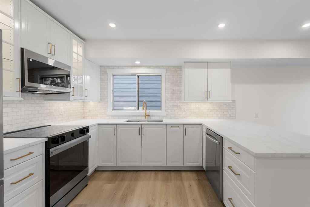 MLS® A2263972 - 4 Cedarwood Rise SW in Cedarbrae Calgary, Residential