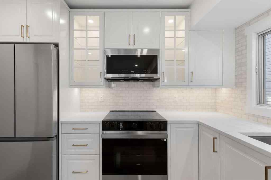 MLS® A2263972 - 4 Cedarwood Rise SW in Cedarbrae Calgary, Residential