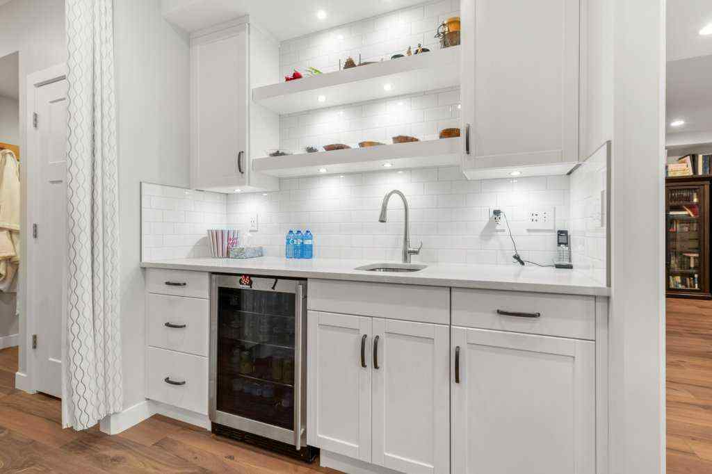 MLS® A2263994 - 41 Cole Way  in Crestview Sylvan Lake, Residential