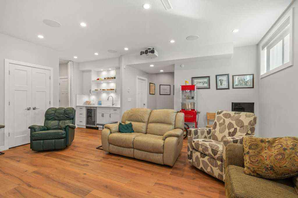 MLS® A2263994 - 41 Cole Way  in Crestview Sylvan Lake, Residential