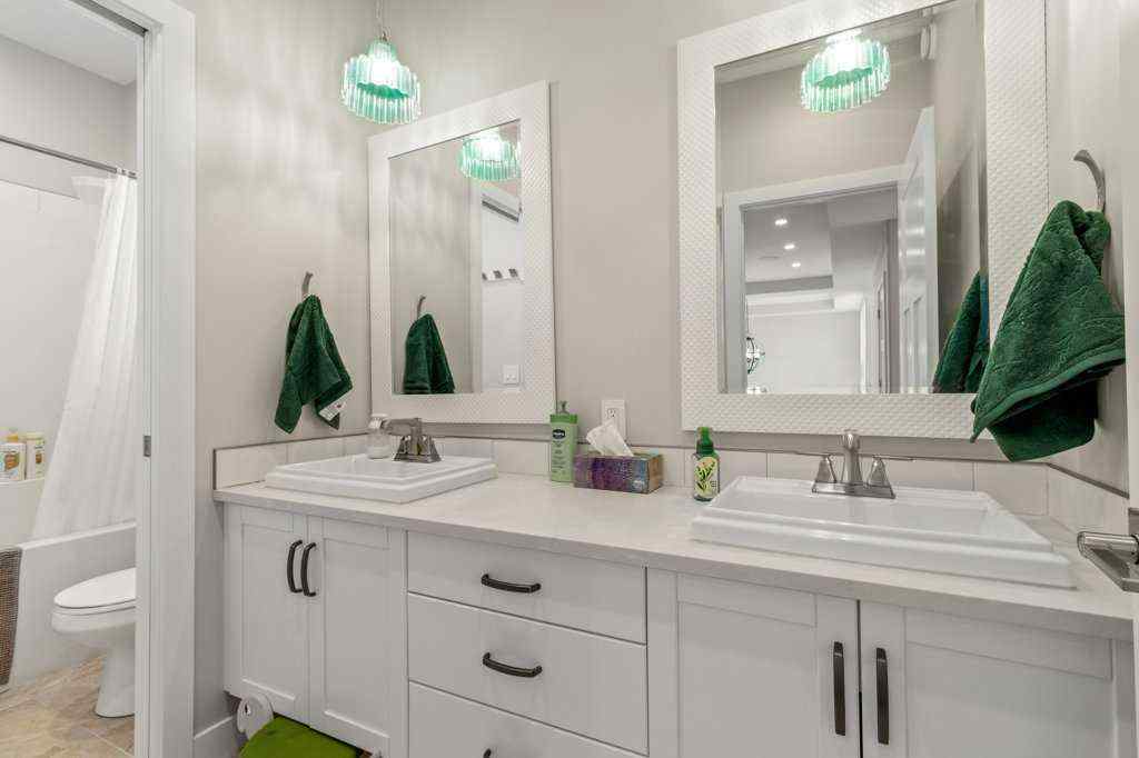 MLS® A2263994 - 41 Cole Way  in Crestview Sylvan Lake, Residential