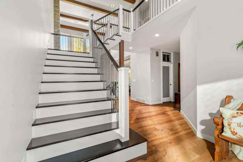 MLS® A2263994 - 41 Cole Way  in Crestview Sylvan Lake, Residential