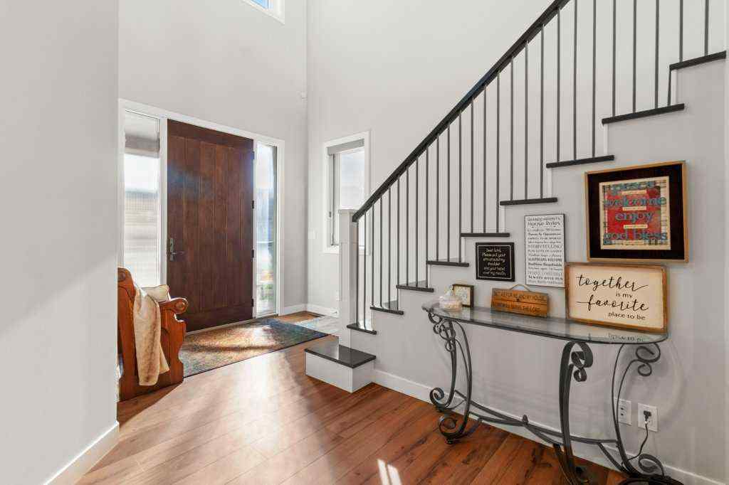 MLS® A2263994 - 41 Cole Way  in Crestview Sylvan Lake, Residential