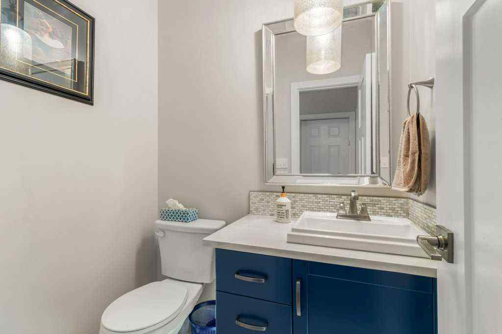 MLS® A2263994 - 41 Cole Way  in Crestview Sylvan Lake, Residential