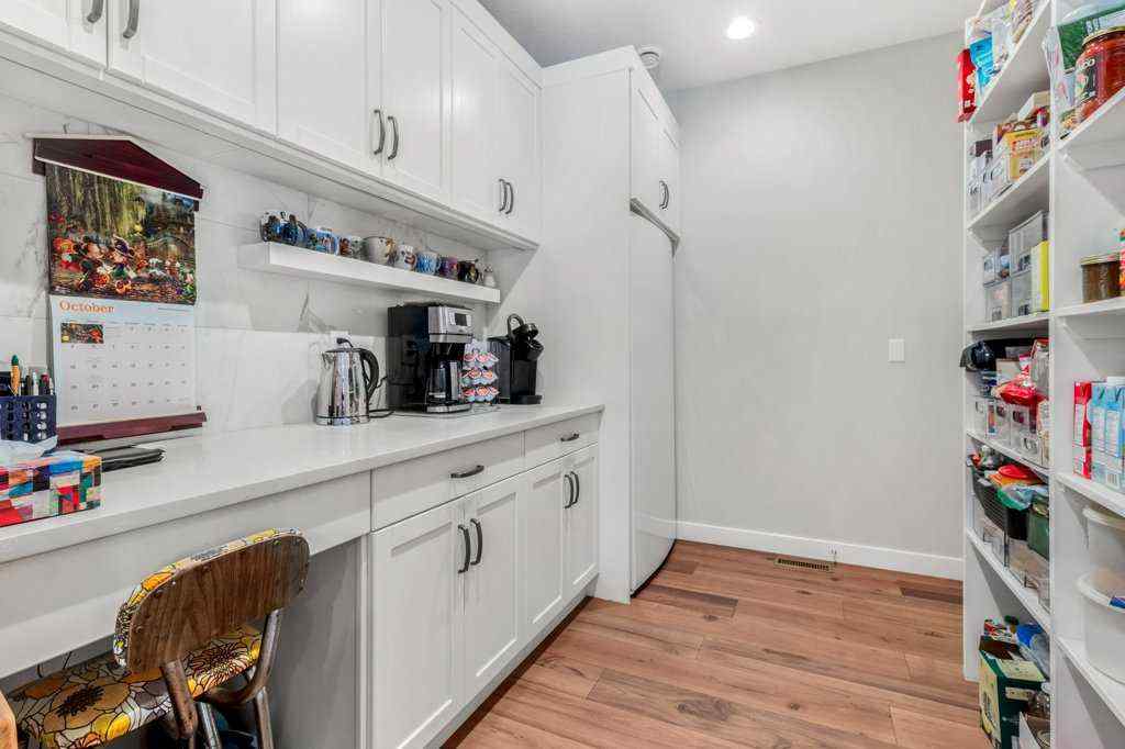 MLS® A2263994 - 41 Cole Way  in Crestview Sylvan Lake, Residential