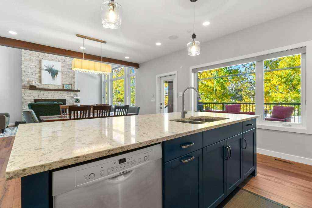 MLS® A2263994 - 41 Cole Way  in Crestview Sylvan Lake, Residential