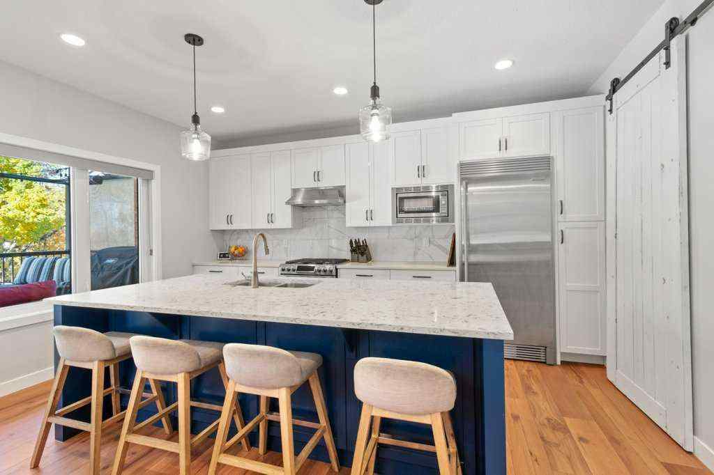 MLS® A2263994 - 41 Cole Way  in Crestview Sylvan Lake, Residential