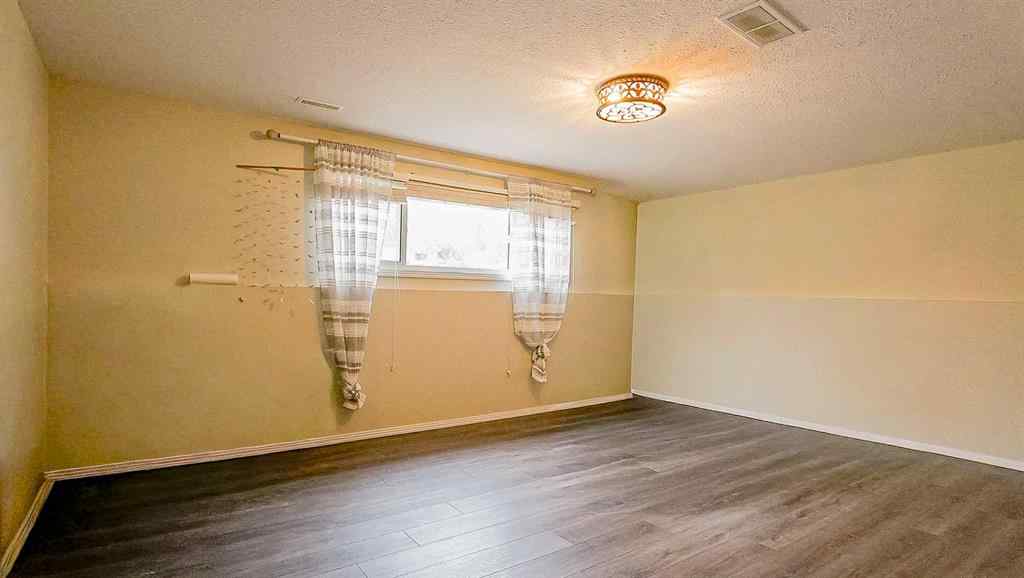 MLS® A2264001 - 37 Ross Haven Way SE in Ross Glen Medicine Hat, Residential