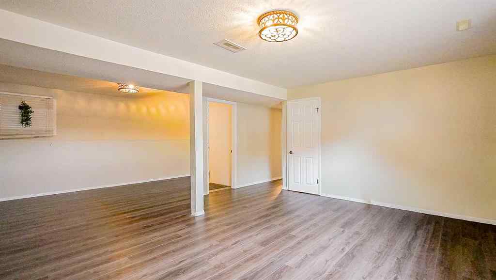 MLS® A2264001 - 37 Ross Haven Way SE in Ross Glen Medicine Hat, Residential