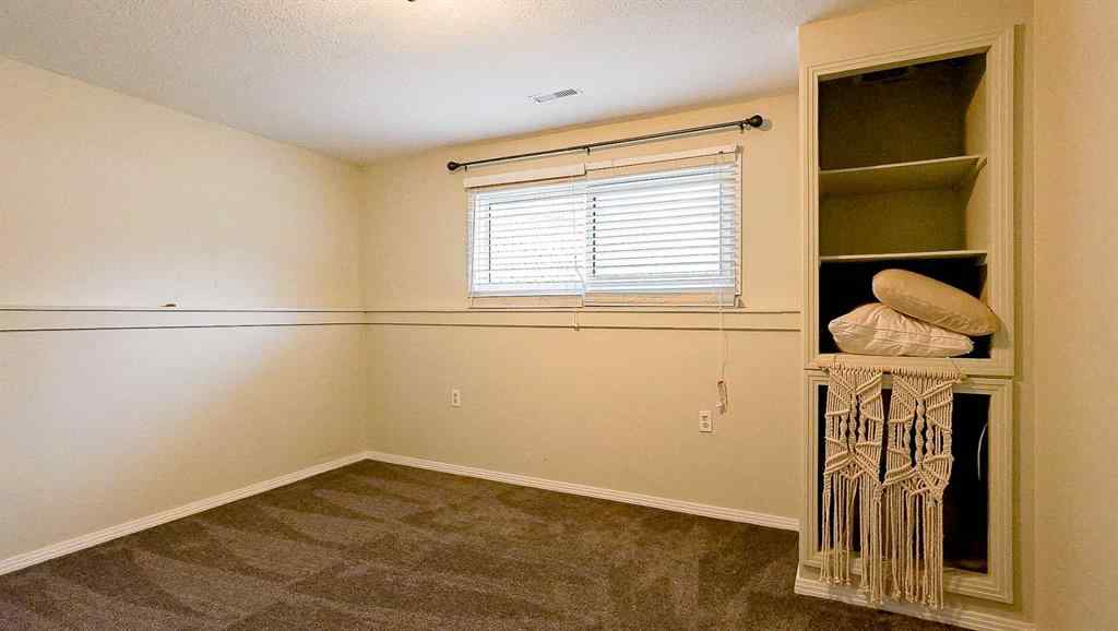 MLS® A2264001 - 37 Ross Haven Way SE in Ross Glen Medicine Hat, Residential