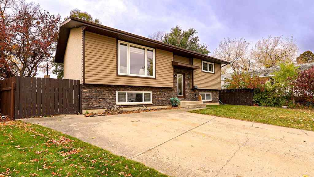 MLS® A2264001 - 37 Ross Haven Way SE in Ross Glen Medicine Hat, Residential