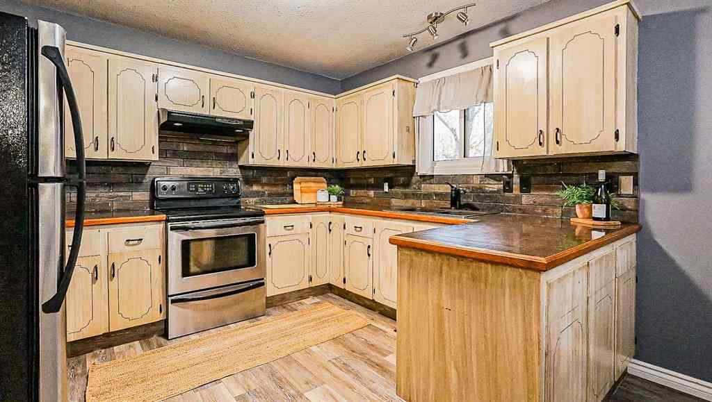 MLS® A2264001 - 37 Ross Haven Way SE in Ross Glen Medicine Hat, Residential