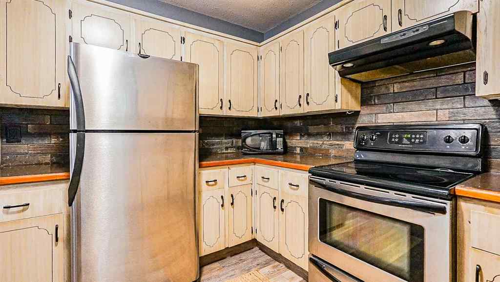 MLS® A2264001 - 37 Ross Haven Way SE in Ross Glen Medicine Hat, Residential