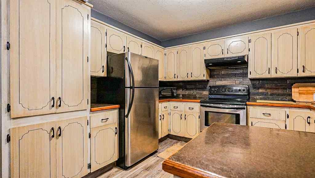 MLS® A2264001 - 37 Ross Haven Way SE in Ross Glen Medicine Hat, Residential