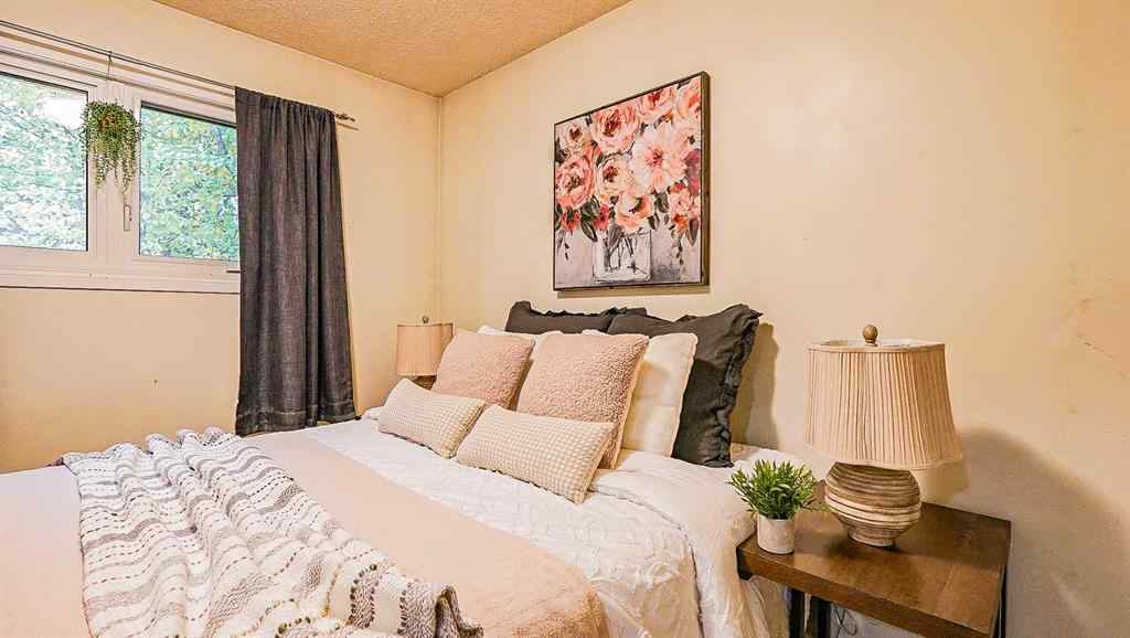 MLS® A2264001 - 37 Ross Haven Way SE in Ross Glen Medicine Hat, Residential