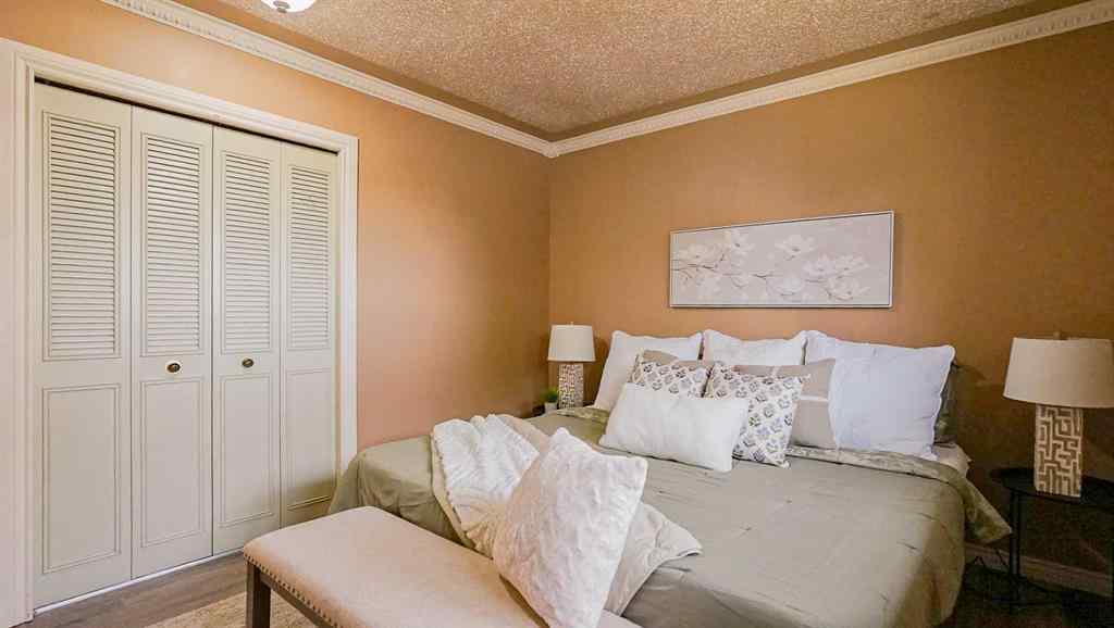 MLS® A2264001 - 37 Ross Haven Way SE in Ross Glen Medicine Hat, Residential