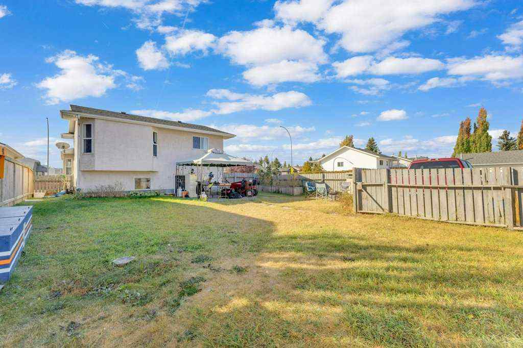 MLS® A2264011 - 73 Lansbury Close  in Lincoln Park Lacombe, Residential