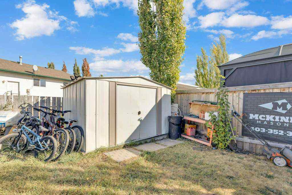 MLS® A2264011 - 73 Lansbury Close  in Lincoln Park Lacombe, Residential