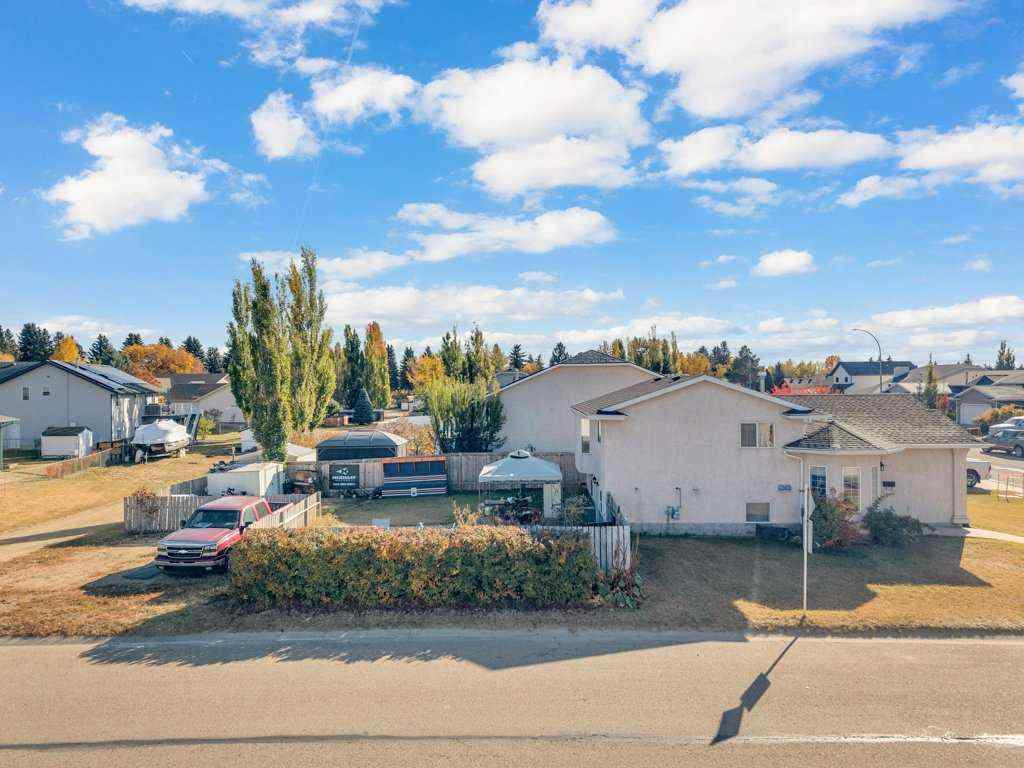 MLS® A2264011 - 73 Lansbury Close  in Lincoln Park Lacombe, Residential