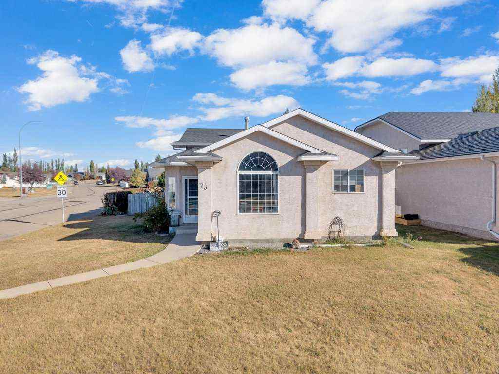 MLS® A2264011 - 73 Lansbury Close  in Lincoln Park Lacombe, Residential