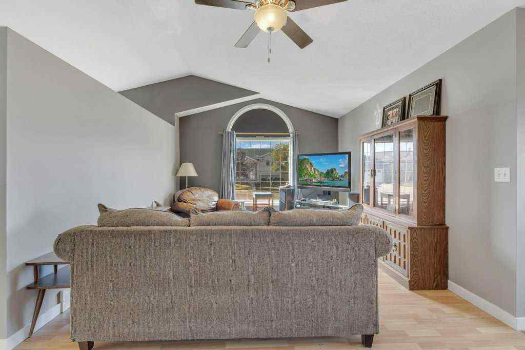 MLS® A2264011 - 73 Lansbury Close  in Lincoln Park Lacombe, Residential