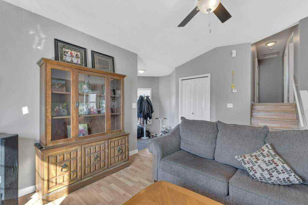 MLS® A2264011 - 73 Lansbury Close  in Lincoln Park Lacombe, Residential