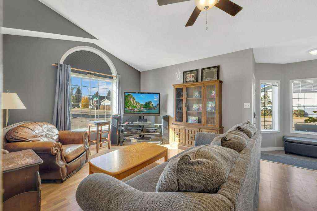 MLS® A2264011 - 73 Lansbury Close  in Lincoln Park Lacombe, Residential