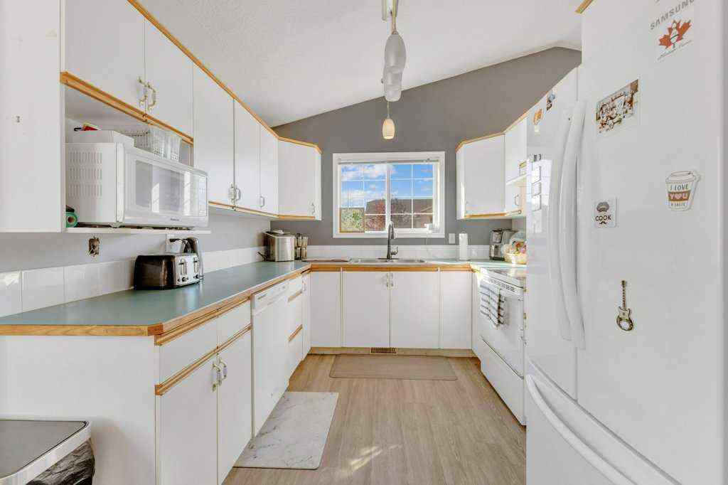 MLS® A2264011 - 73 Lansbury Close  in Lincoln Park Lacombe, Residential