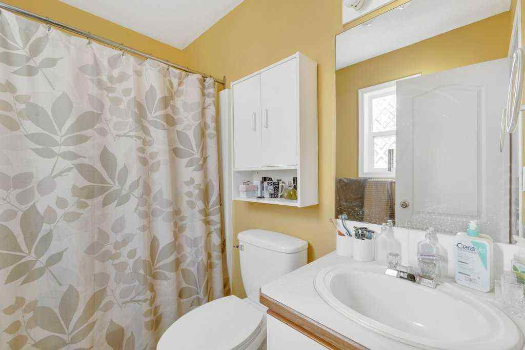 MLS® A2264011 - 73 Lansbury Close  in Lincoln Park Lacombe, Residential