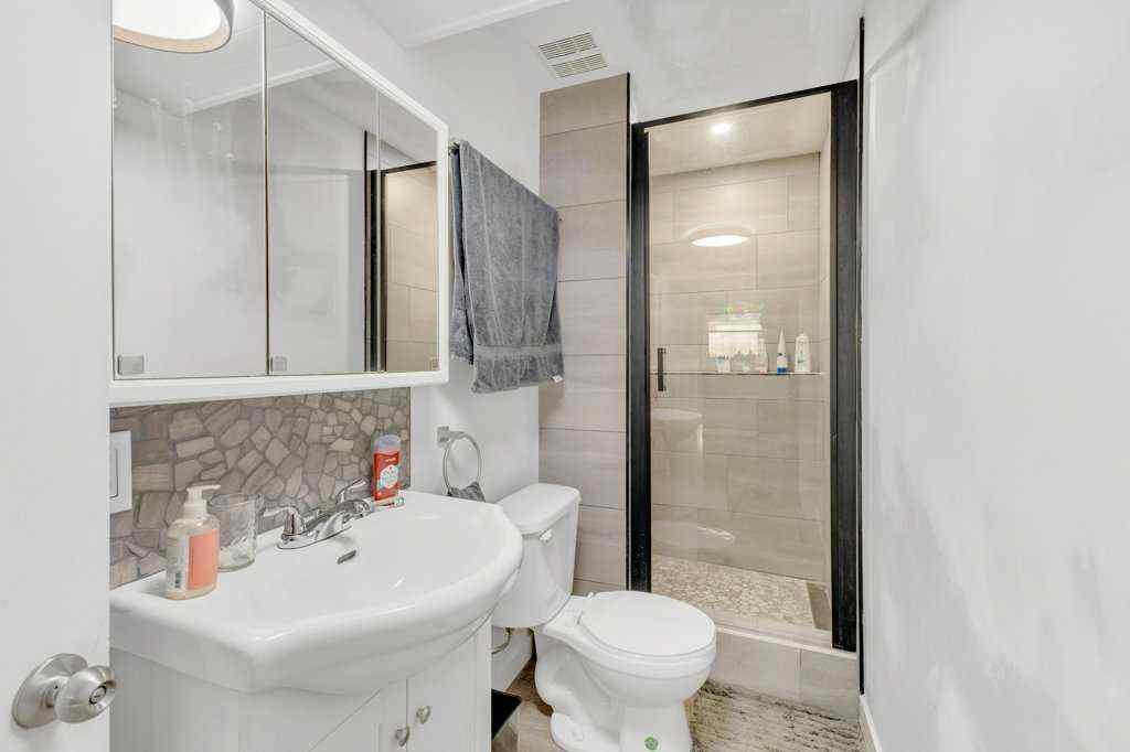 MLS® A2264011 - 73 Lansbury Close  in Lincoln Park Lacombe, Residential