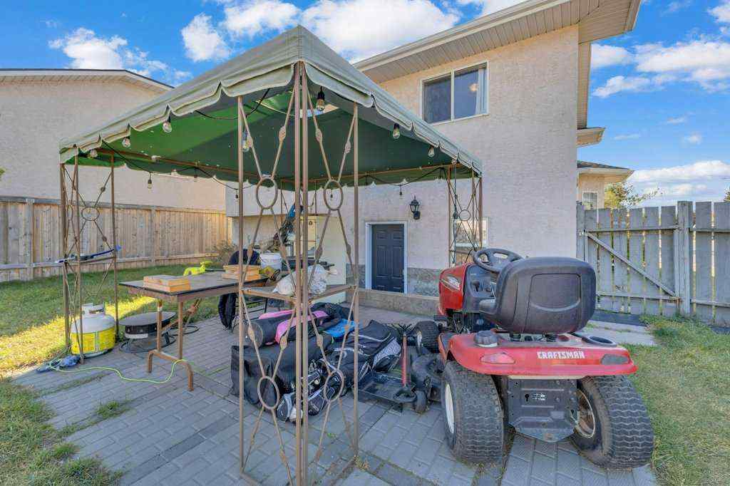 MLS® A2264011 - 73 Lansbury Close  in Lincoln Park Lacombe, Residential