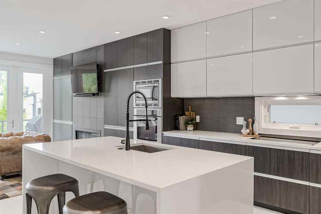 MLS® A2264023 - 1928 27 Avenue SW in South Calgary Calgary, Residential