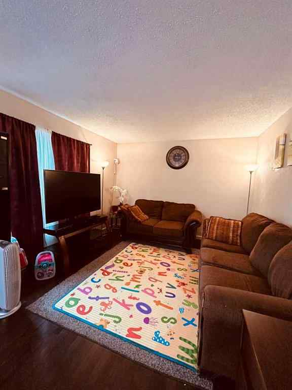 MLS® A2264042 - 920 8 Street N in Staffordville Lethbridge, Residential