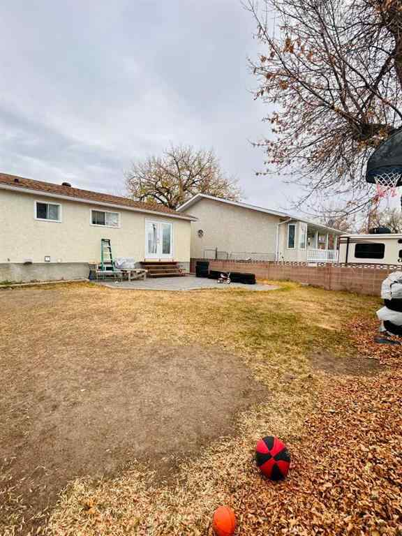 MLS® A2264042 - 920 8 Street N in Staffordville Lethbridge, Residential