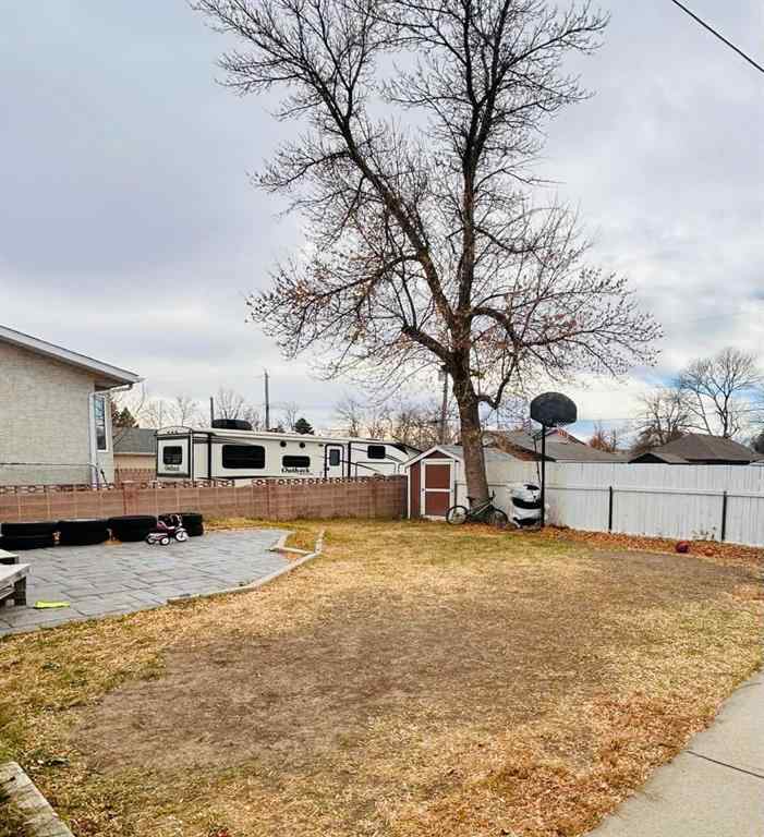 MLS® A2264042 - 920 8 Street N in Staffordville Lethbridge, Residential