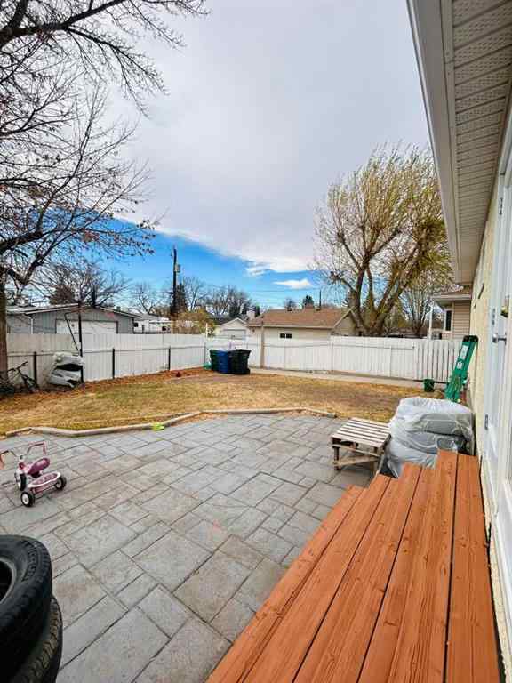 MLS® A2264042 - 920 8 Street N in Staffordville Lethbridge, Residential