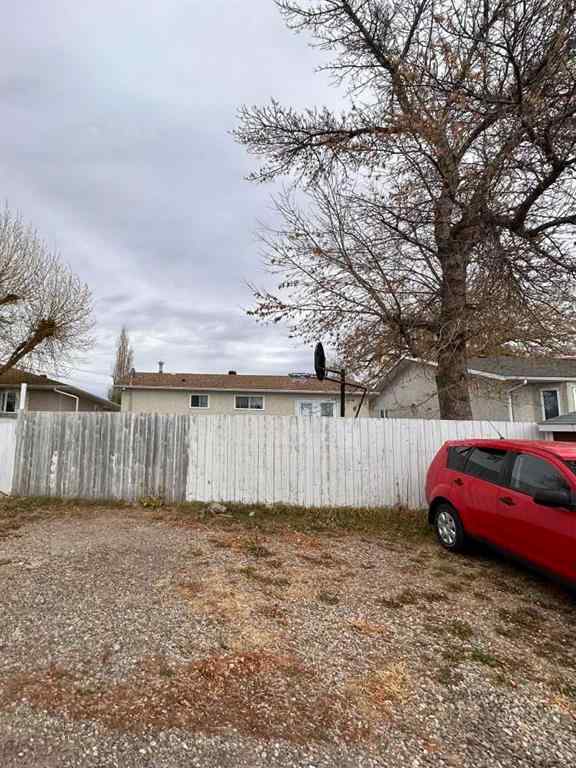 MLS® A2264042 - 920 8 Street N in Staffordville Lethbridge, Residential