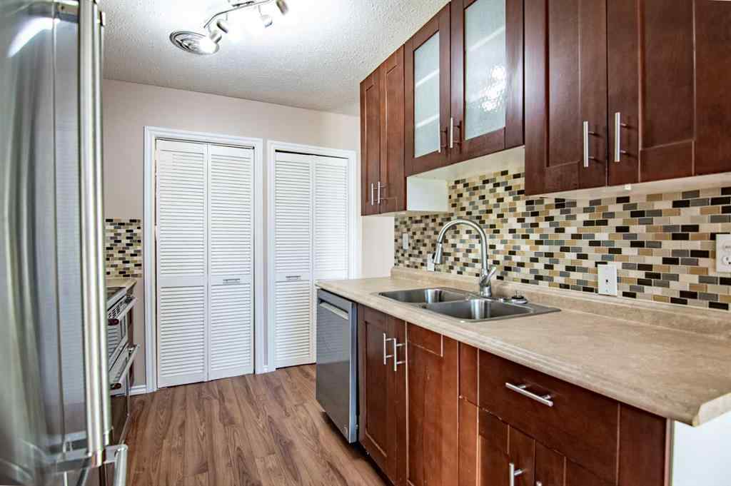 MLS® A2264045 - Unit #2 6320 58 Avenue  in Highland Green Red Deer, Residential