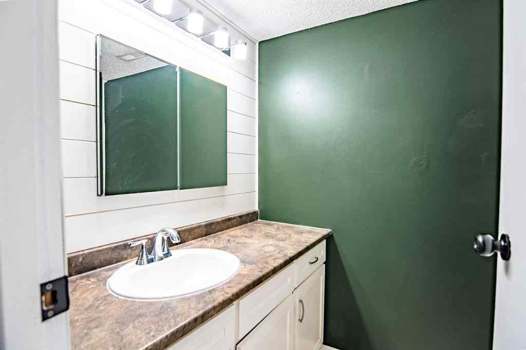 MLS® A2264045 - Unit #2 6320 58 Avenue  in Highland Green Red Deer, Residential