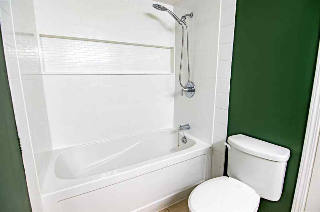 MLS® A2264045 - Unit #2 6320 58 Avenue  in Highland Green Red Deer, Residential