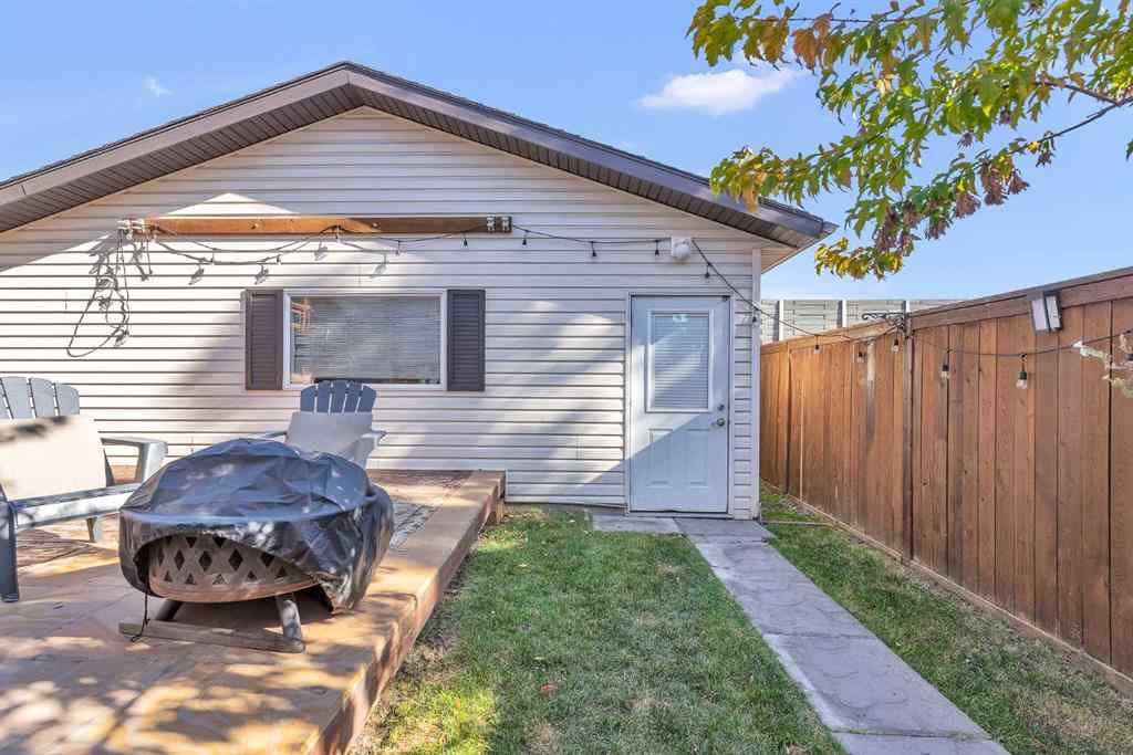 MLS® A2264063 - 236 MT. Aberdeen Close SE in McKenzie Lake Calgary, Residential