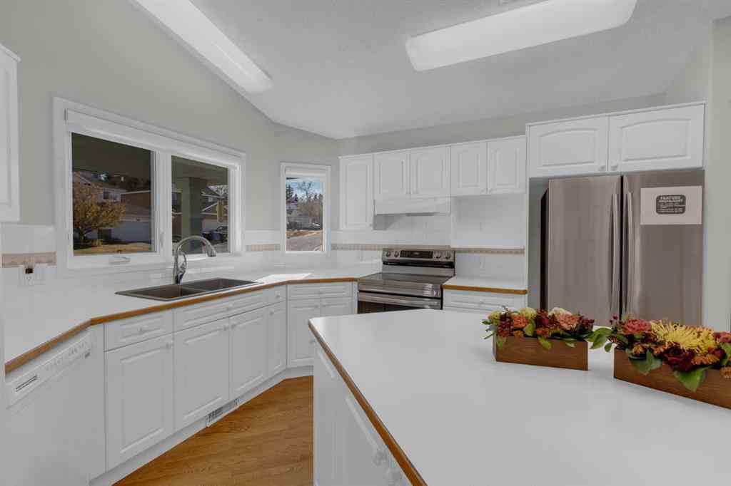 MLS® A2264073 - 102 Edgebrook Heights NW in Edgemont Calgary, Residential