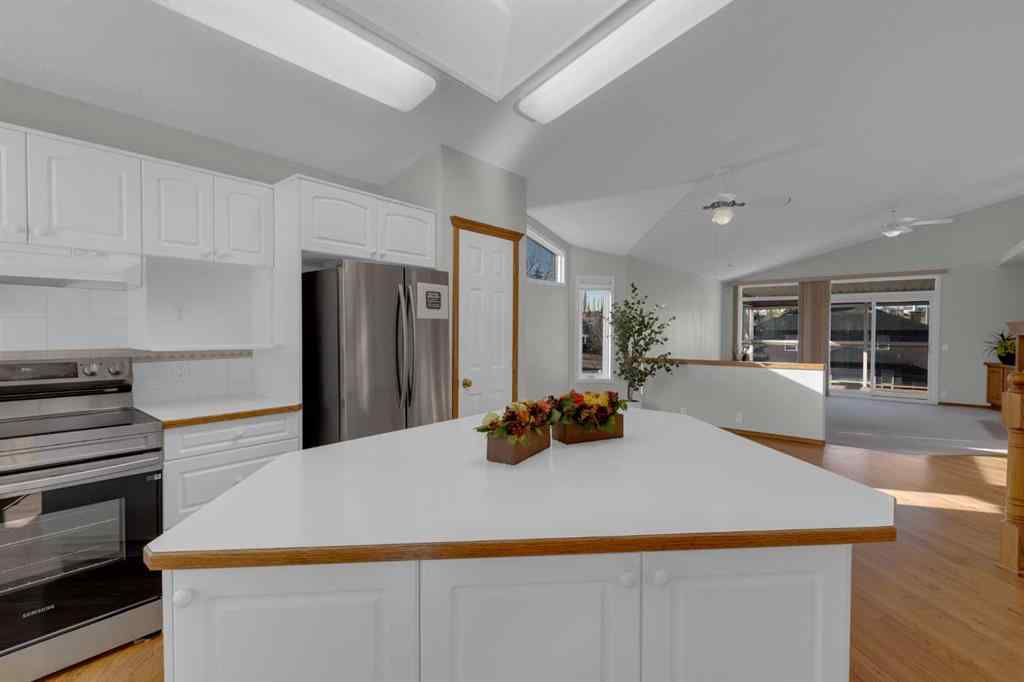 MLS® A2264073 - 102 Edgebrook Heights NW in Edgemont Calgary, Residential