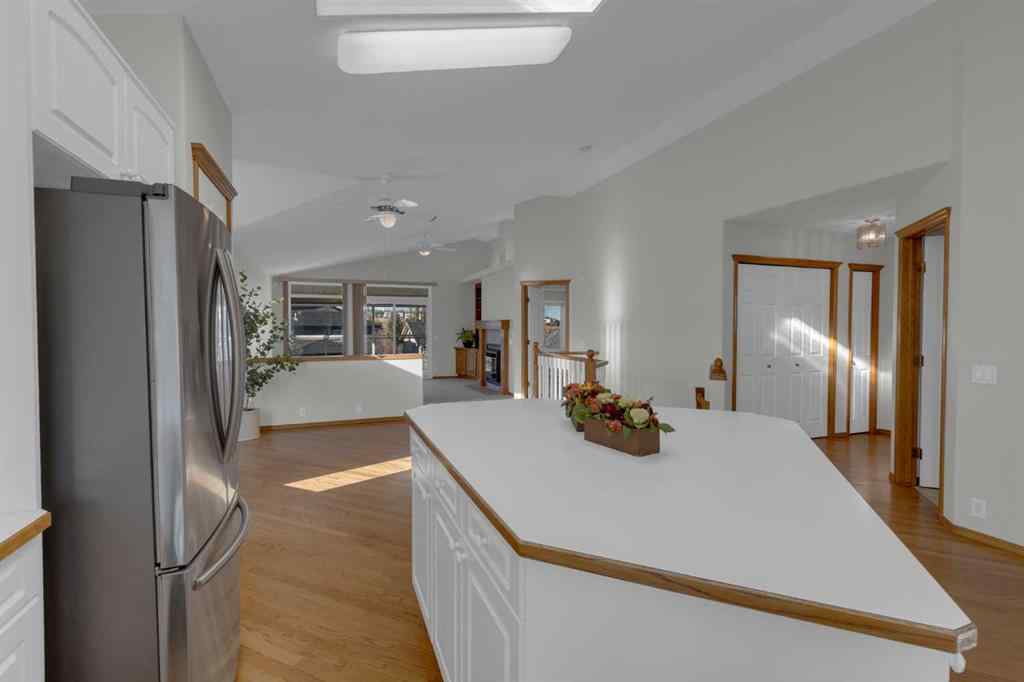 MLS® A2264073 - 102 Edgebrook Heights NW in Edgemont Calgary, Residential