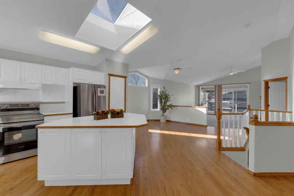 MLS® A2264073 - 102 Edgebrook Heights NW in Edgemont Calgary, Residential