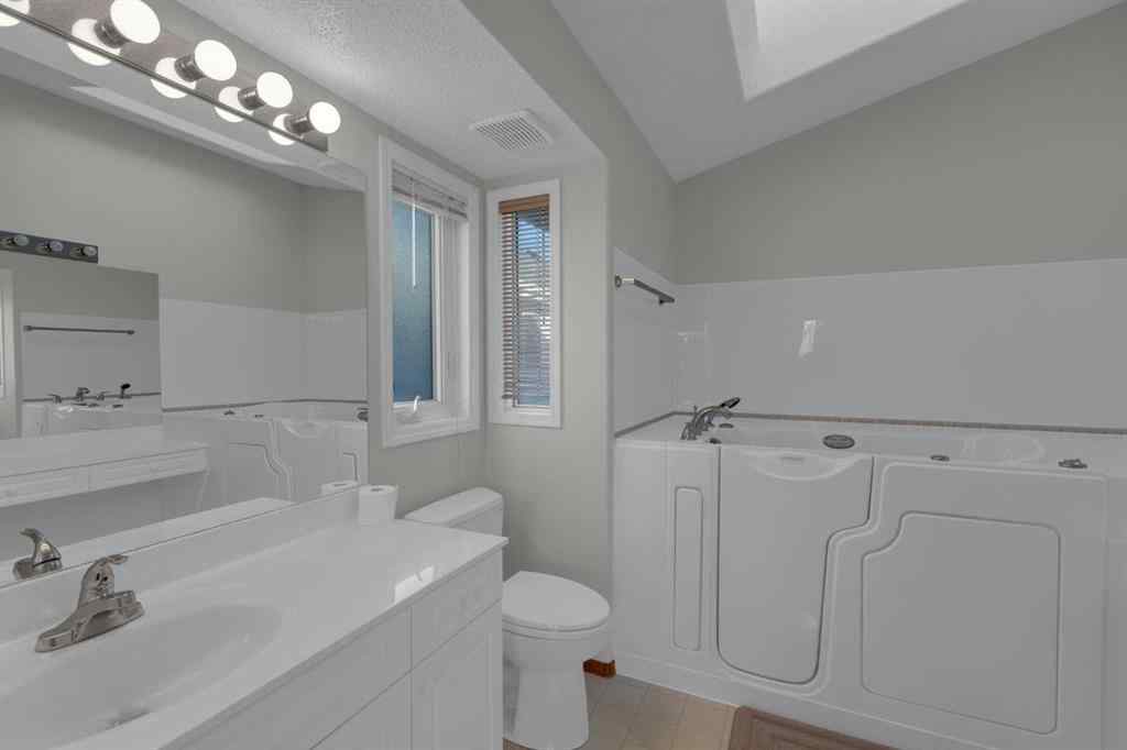 MLS® A2264073 - 102 Edgebrook Heights NW in Edgemont Calgary, Residential