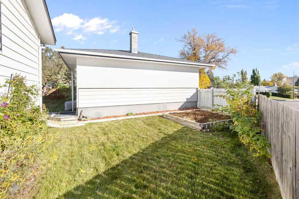 MLS® A2264077 - 58 Kingsland Place SW in Kingsland Calgary, Residential