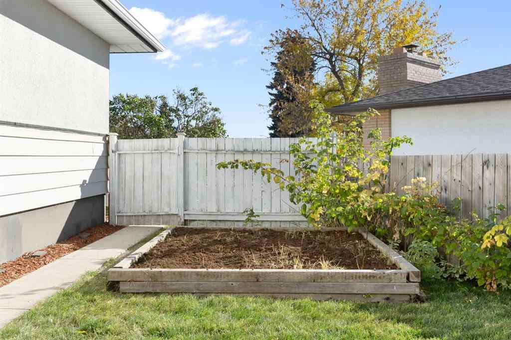 MLS® A2264077 - 58 Kingsland Place SW in Kingsland Calgary, Residential